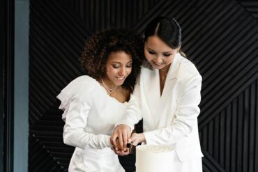 How Much Does a Wedding Cake Cost