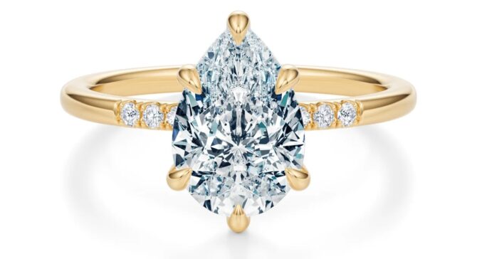 Pear-cut diamond ring with gold band